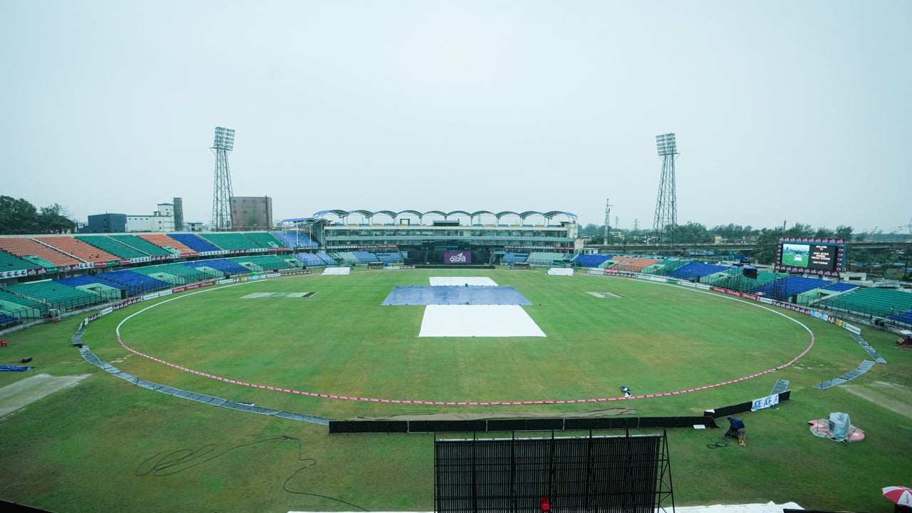 বৃষ্টিতে দেরি টস, খেলা হওয়া নিয়ে শঙ্কা