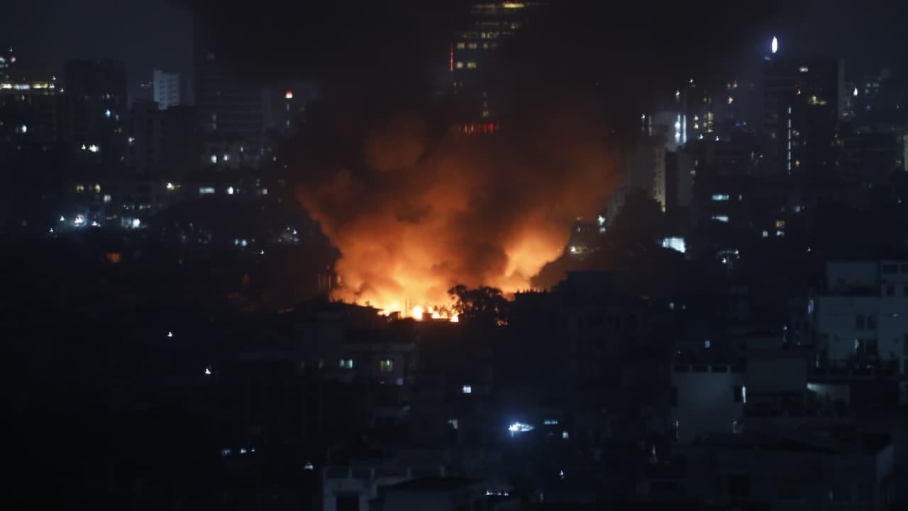 কড়াইল বস্তিতে আগুন, নিয়ন্ত্রণে ১৬ ইউনিট