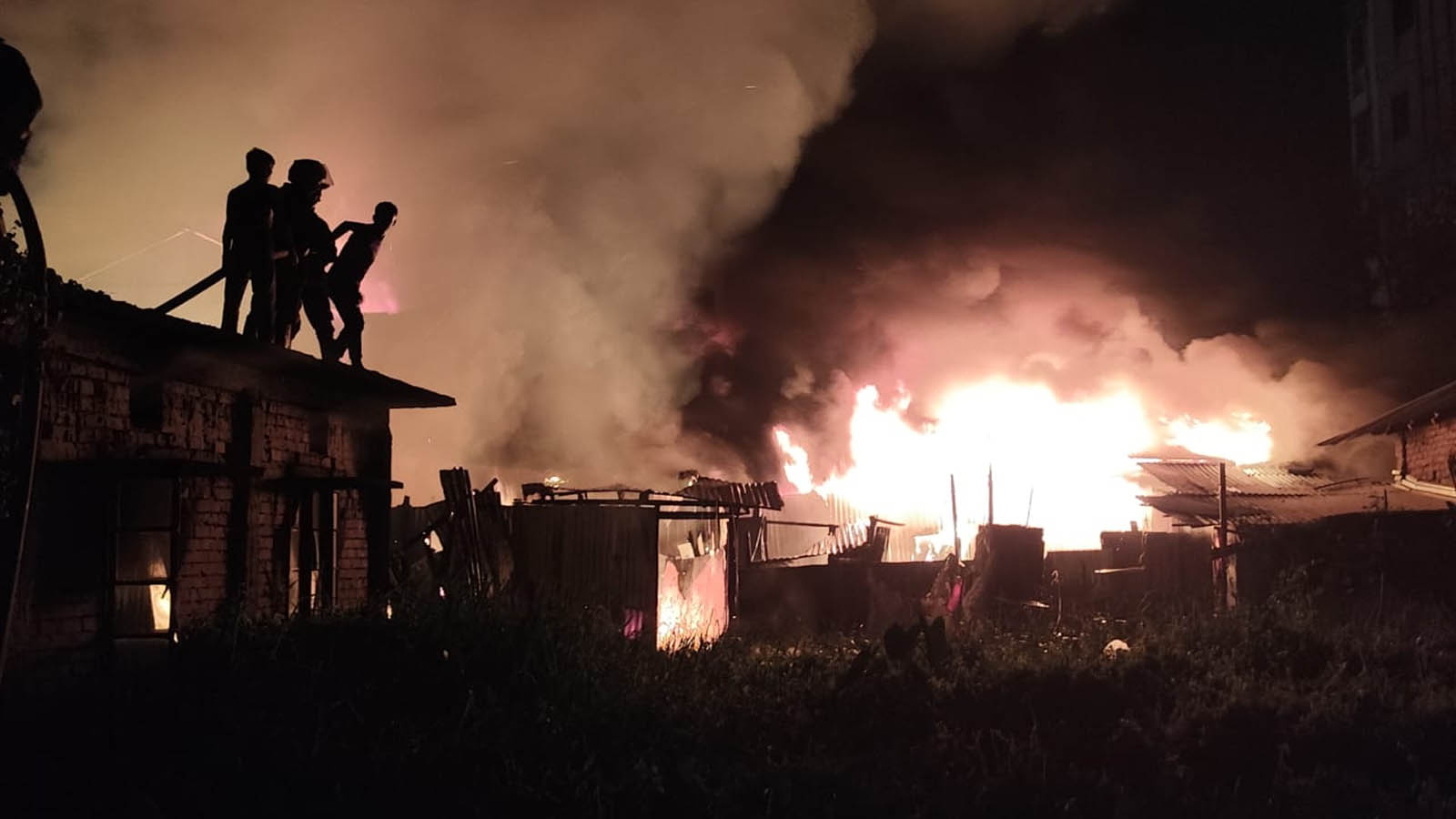 নরসিংদীতে টেক্সটাইল মিলে আগুন, দেড় ঘণ্টা পর নিয়ন্ত্রণে