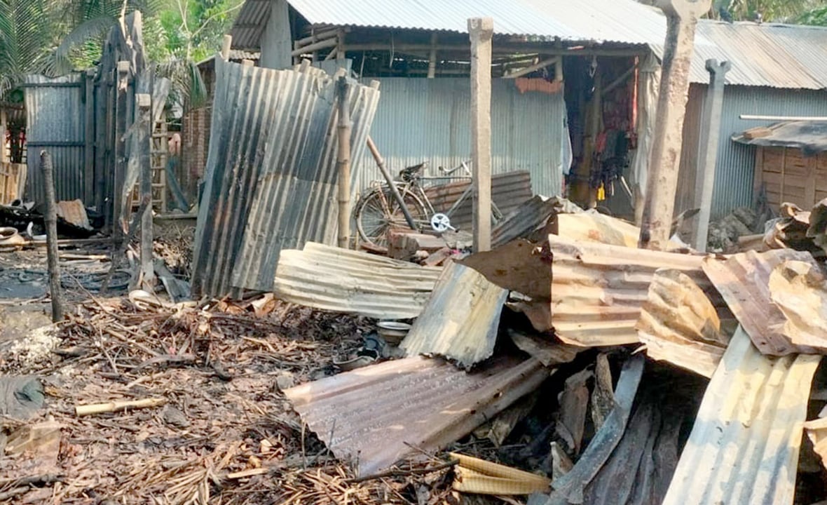মহেশপুরে চার পরিবারের ৭ বাড়ি আগুনে পুড়ে ছাই