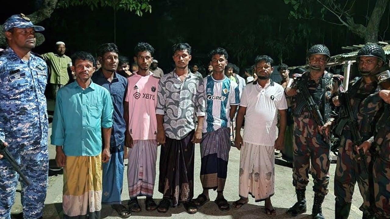 আরাকান আর্মির হাতে আটক ১৪ জেলে দেশে ফিরেছেন