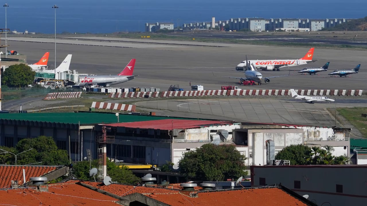 যুক্তরাষ্ট্রের সতর্কতার পর ভেনেজুয়েলায় একের পর এক ফ্লাইট বাতিল