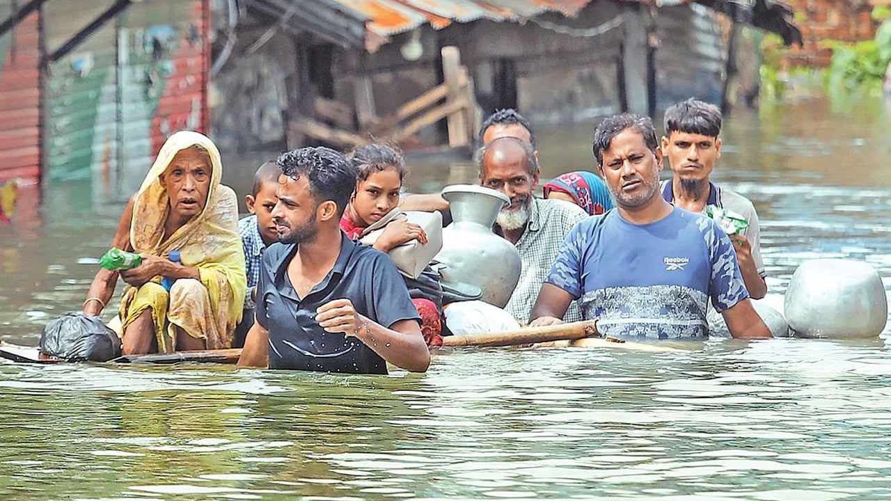 বন্যা ও জলাবদ্ধতায় স্বাস্থ্যঝুঁকি মারাত্মকভাবে বাড়ে, যে বিষয়গুলো অবশ্যই মনে রাখবেন
