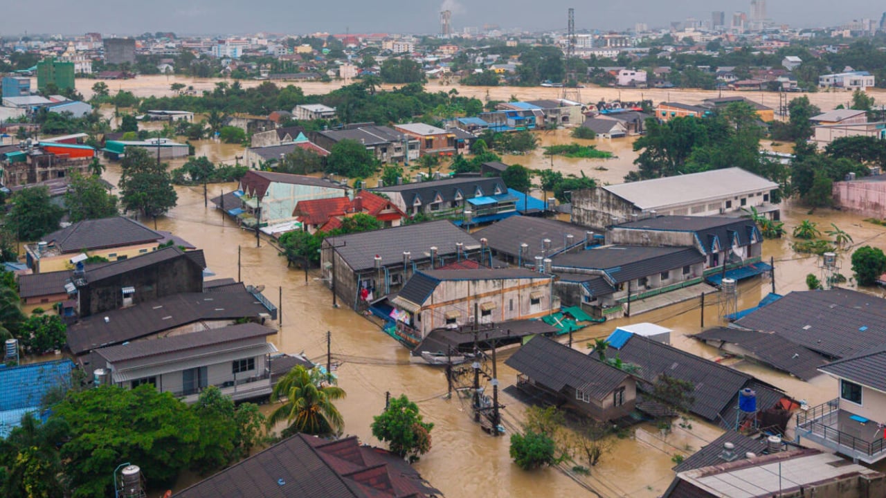থাইল্যান্ডে বন্যায় মৃতের সংখ্যা বেড়ে ৩৩