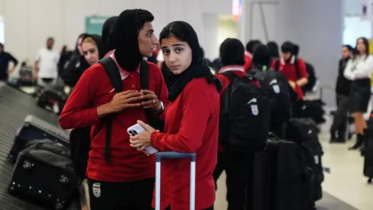 তুরস্ক সীমান্ত দিয়ে দেশে ফিরছেন ইরানের নারী ফুটবলাররা