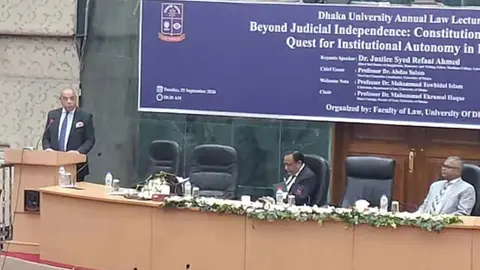 ‘রাজনৈতিক ক্ষমতার কাছে নয়, বিচার বিভাগকে জবাবদিহি করতে হবে আইনের কাছে’