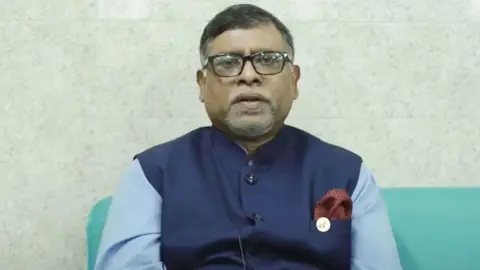 সাবেক স্বাস্থ্যমন্ত্রী জাহিদ মালেকসহ ১৩ জনের বিরুদ্ধে দুদকের ৬ মামলা