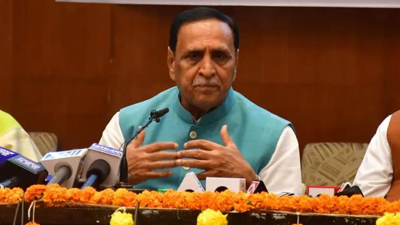 বিমান দুর্ঘটনায় নিহত হয়েছেন গুজরাটের সাবেক মুখ্যমন্ত্রী