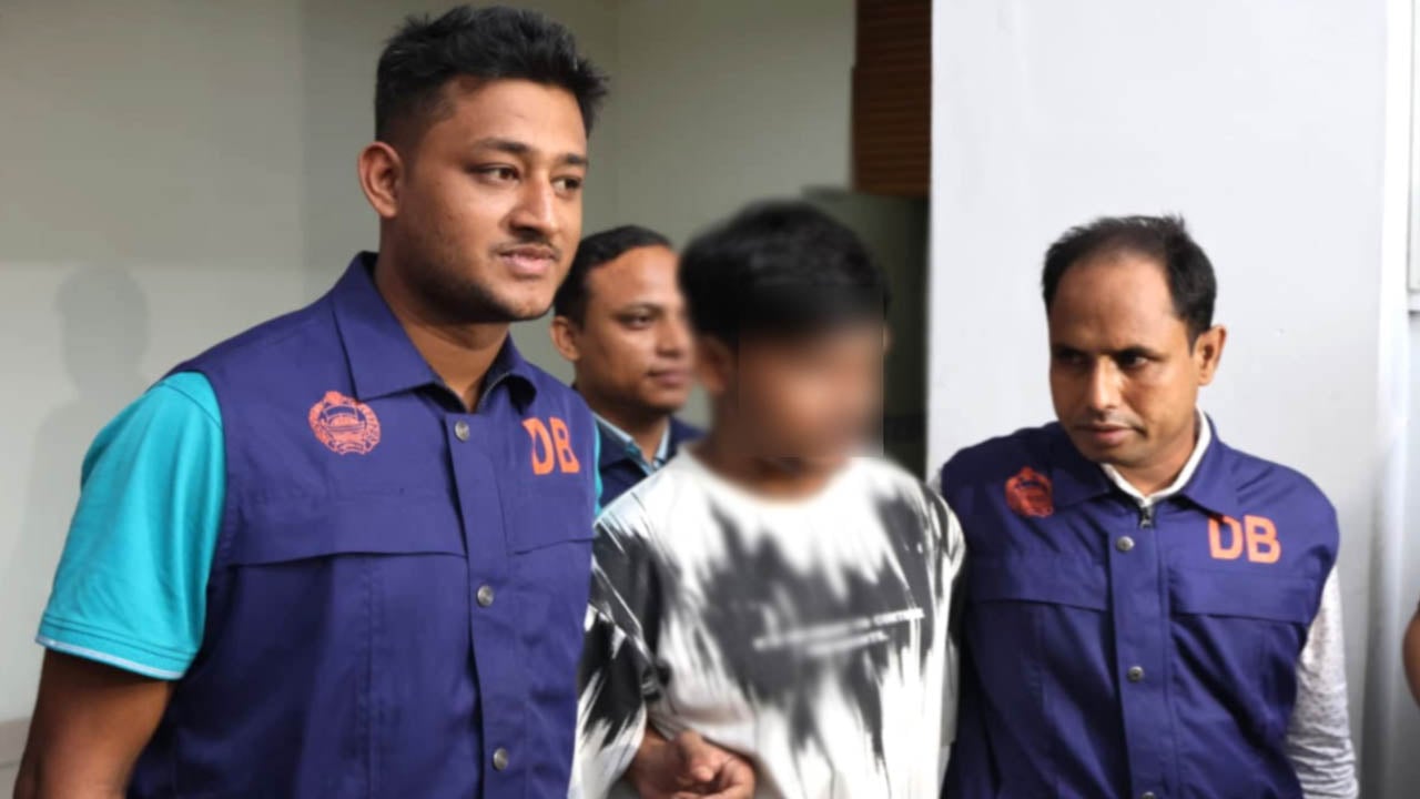 নরসিংদীতে অনলাইন প্রতারক চক্রের সদস্য আটক