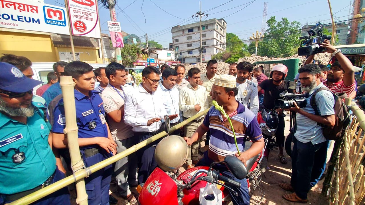 গ্রাহক হয়রানি রোধে রাজশাহীতে অ্যাপের মাধ্যমে মিলবে তেল