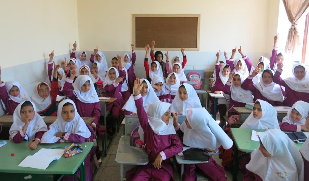 এক সপ্তাহ বন্ধের পর রোববার থেকে ইরানে স্কুল খুলছে