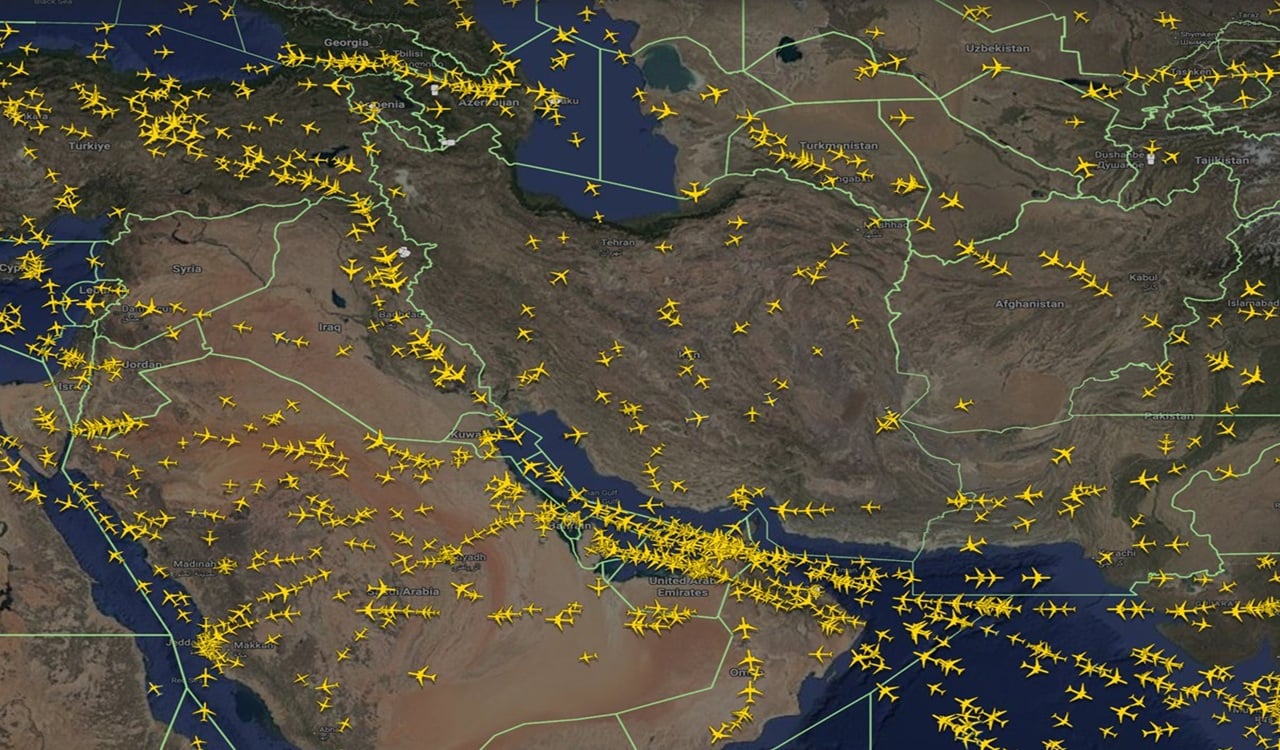 পাঁচ ঘণ্টা বন্ধ থাকার পর পুনরায় চালু ইরানের আকাশপথ