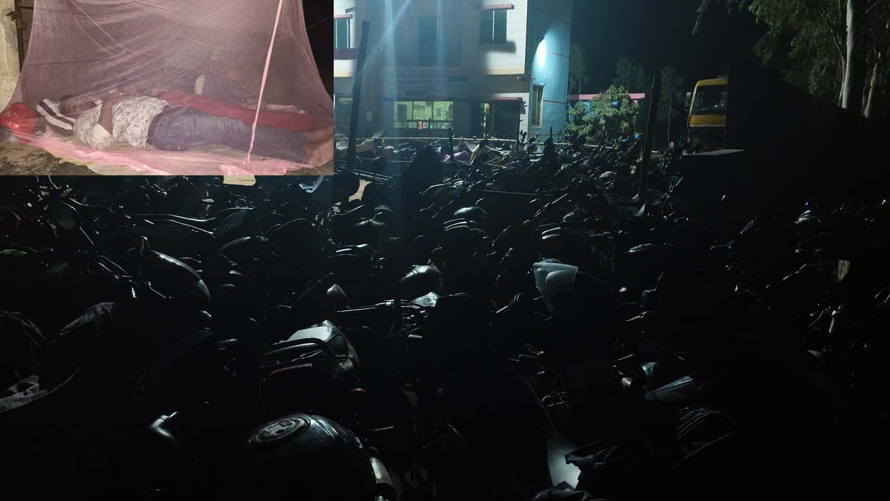 নিয়ামতপুরে জ্বালানি তেলের আশায় পাম্পে রাতযাপন