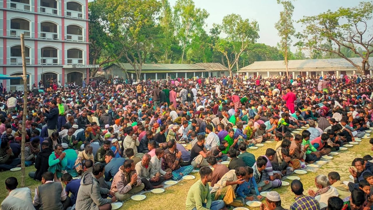 ১০ হাজার মানুষকে পিঠালি খাওয়ালেন বিএনপি নেতা