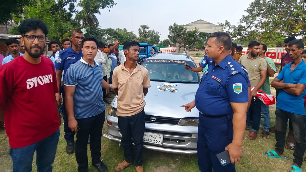 গোদাগাড়ীতে অস্ত্রের চালান জব্দ, প্রাইভেটকারসহ তরুণী আটক