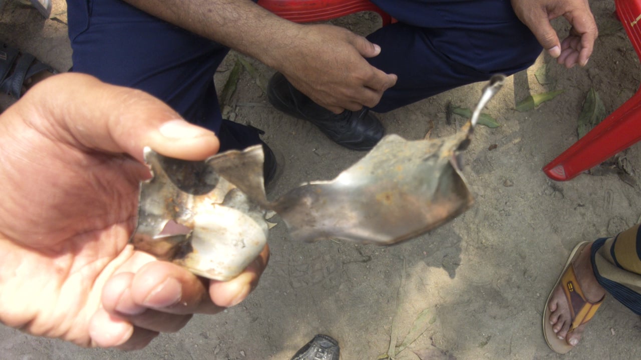 বিস্ফোরণে আহত মাদ্রাসা ছাত্রের বাড়িতে বোম ডিসপজেবল টিম