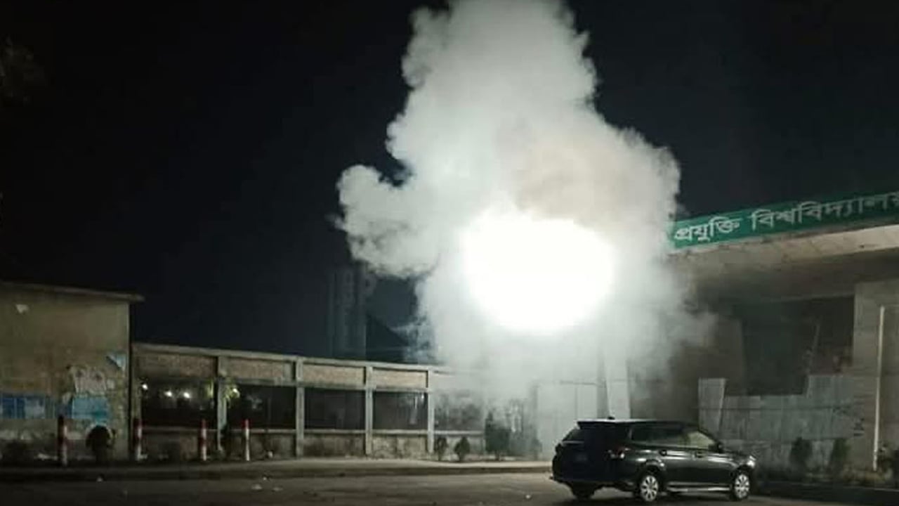 গোপালগঞ্জ বিজ্ঞান ও প্রযুক্তি বিশ্ববিদ্যালয়ের গেটে ককটেল বিস্ফোরণ