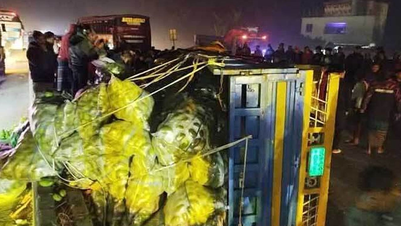 গাইবান্ধায় সড়কে গেল ৩ প্রাণ