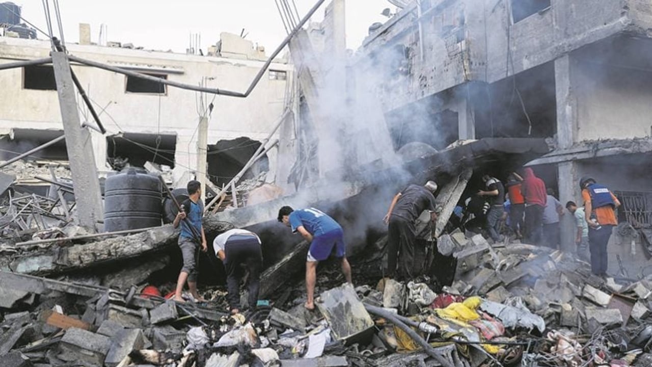ইসরায়েলি থাবায় মুহূর্তেই শেষ গাজার একমাত্র ক্যানসার হাসপাতাল