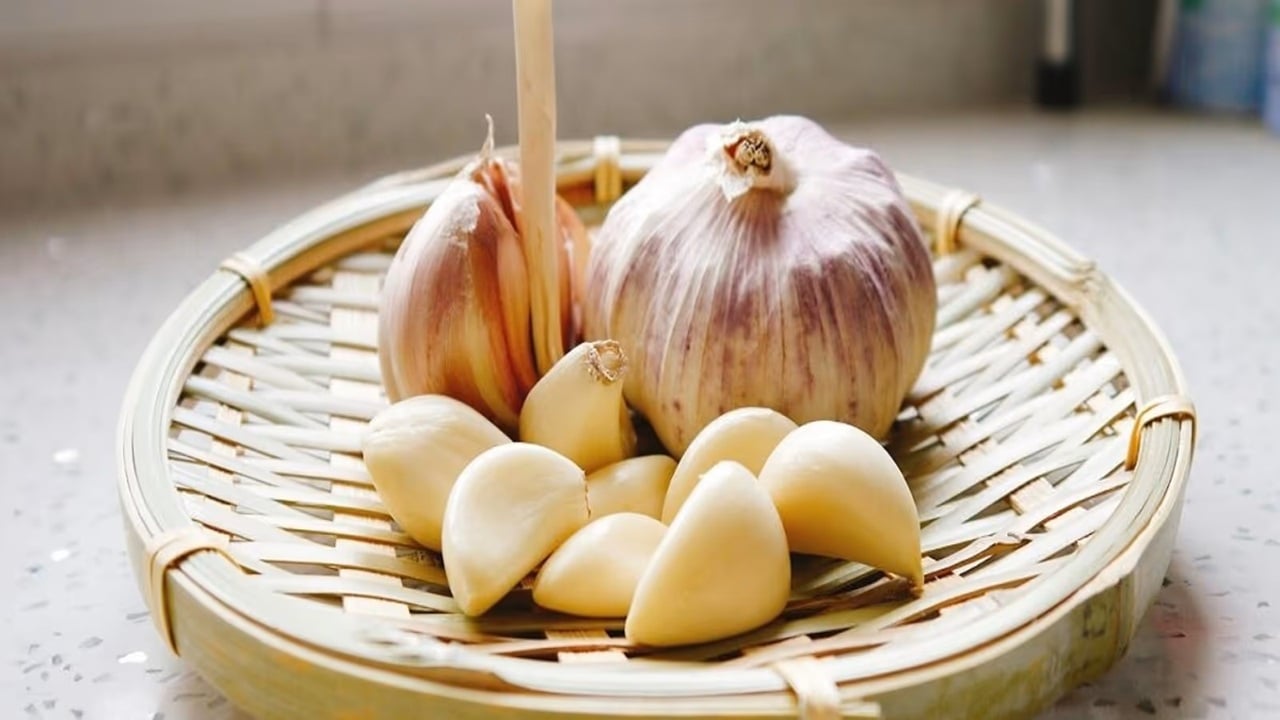 দ্রুত রসুনের খোসা ছাড়ানোর উপায়