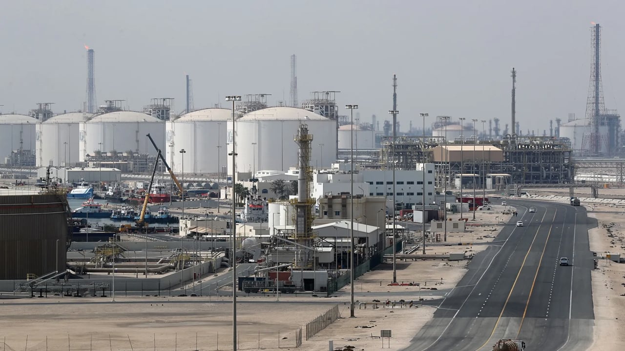 শিল্পে গ্যাস সরবরাহ কমাল ভারতীয় কোম্পানিগুলো