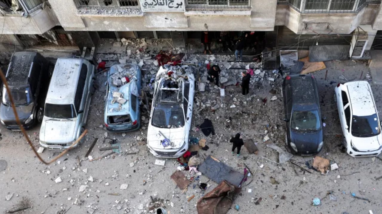 গাজায় ইসরাইলি হামলায় নিহত ১২