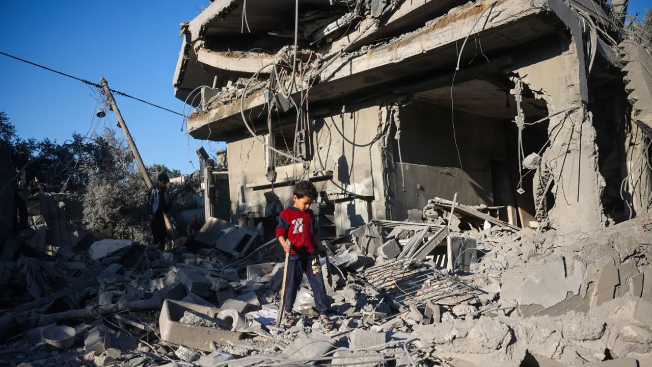 গাজায় ইসরাইলি হামলায় সাংবাদিকসহ নিহত ১০৫