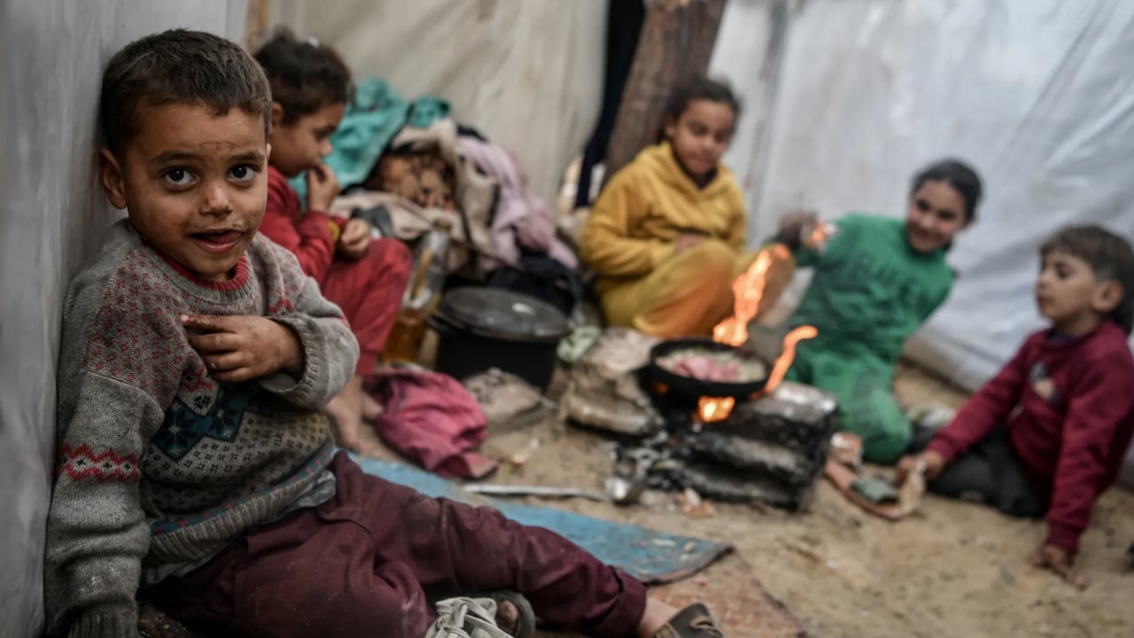 গাজায় বাস্তুচ্যুত ফিলিস্তিনিদের মধ্যে ১৭ হাজার সংক্রমণ