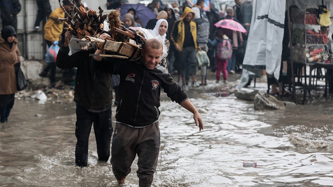 আট ত্রাণ বহরের মধ্যে প্রবেশ করেছে মাত্র একটি