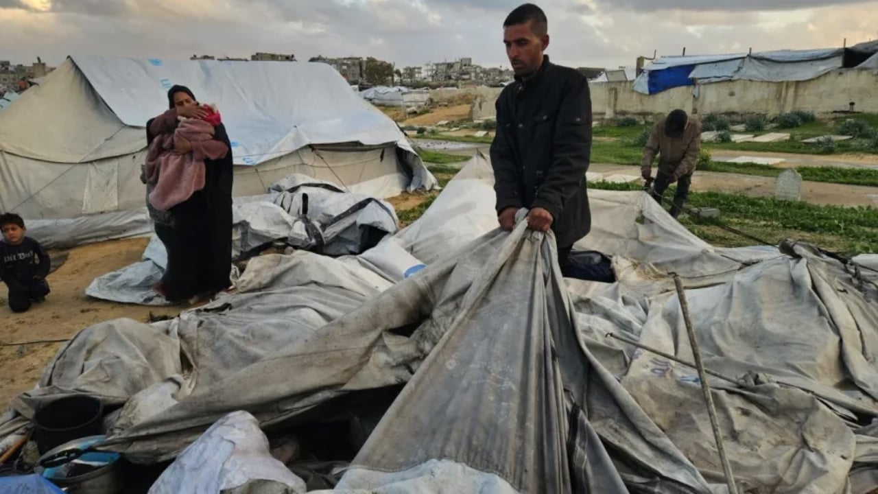 গাজায় ঝড়ে ক্ষতিগ্রস্ত অসংখ্য তাঁবু, বিপর্যস্ত জনপদ