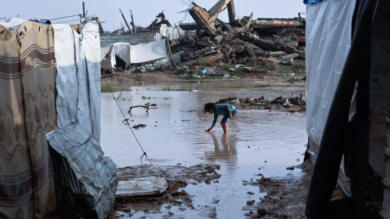 ঝড়ের তাণ্ডব থামলেও থেমে নেই ইসরাইলি হামলা