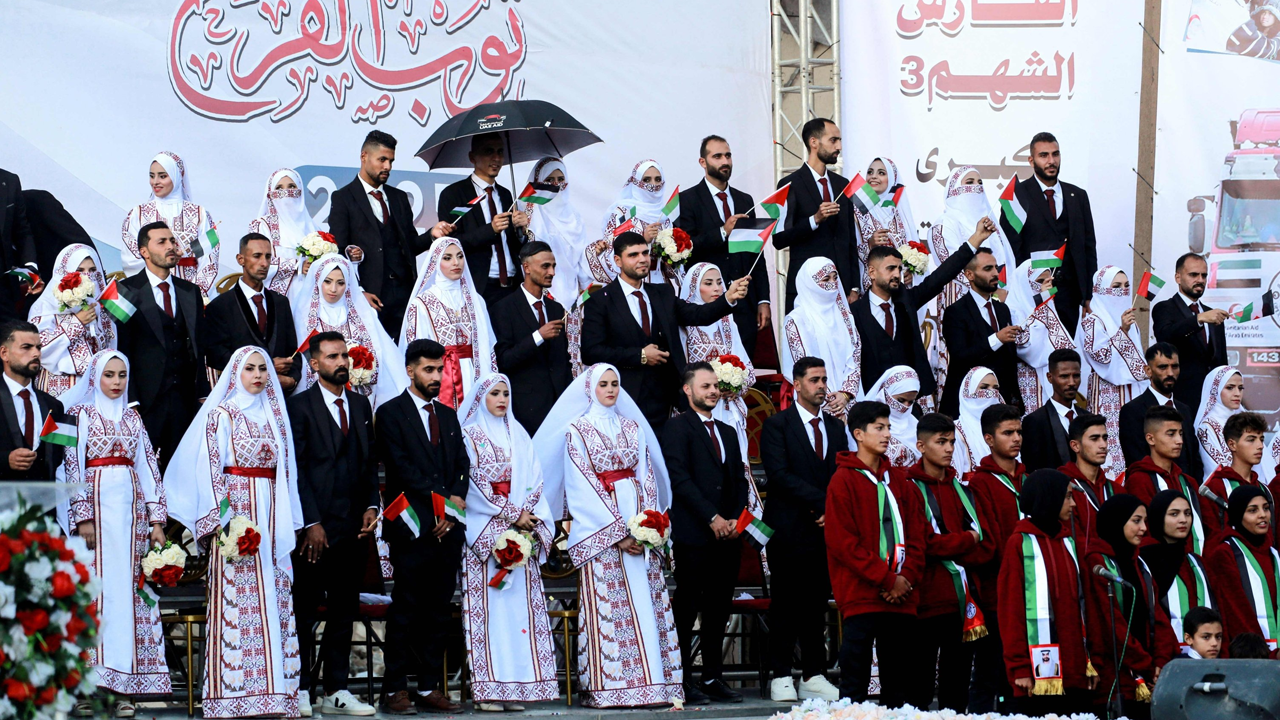 গাজায় একদিনে ৩০০ যুগলের গণবিয়ে