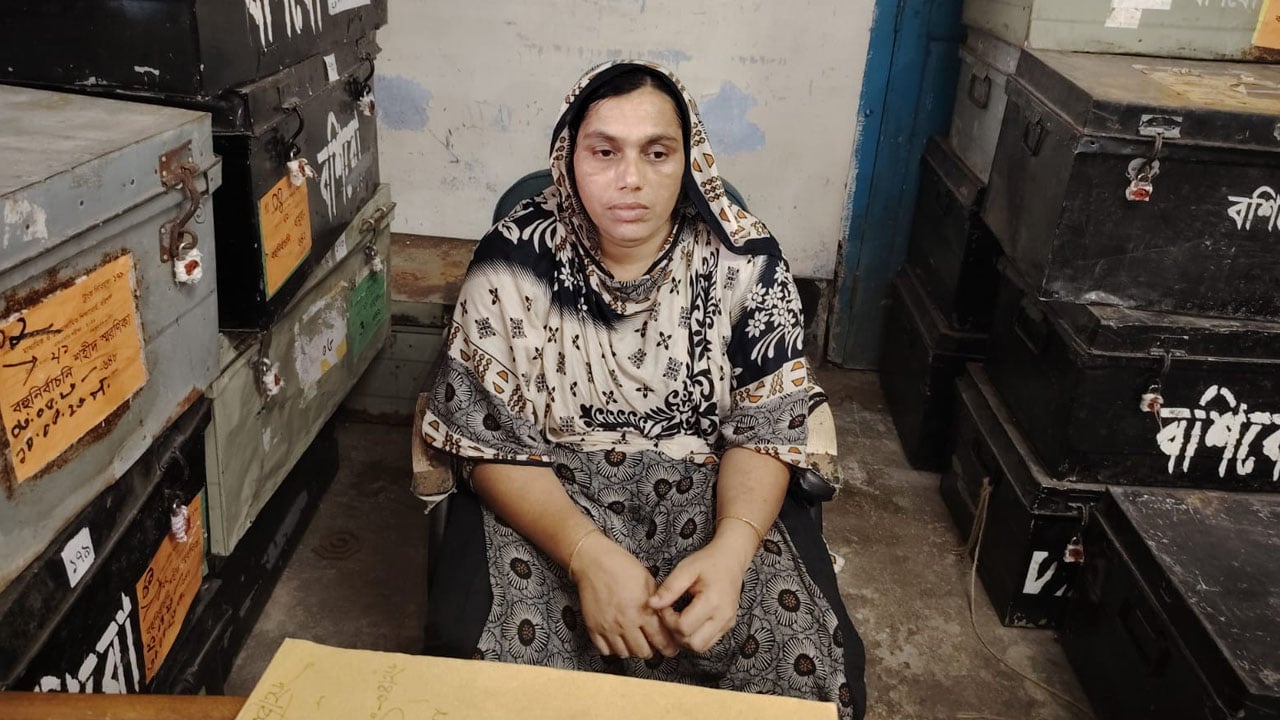 উজিরপুরে ৩ কেজি গাঁজাসহ নারী আটক