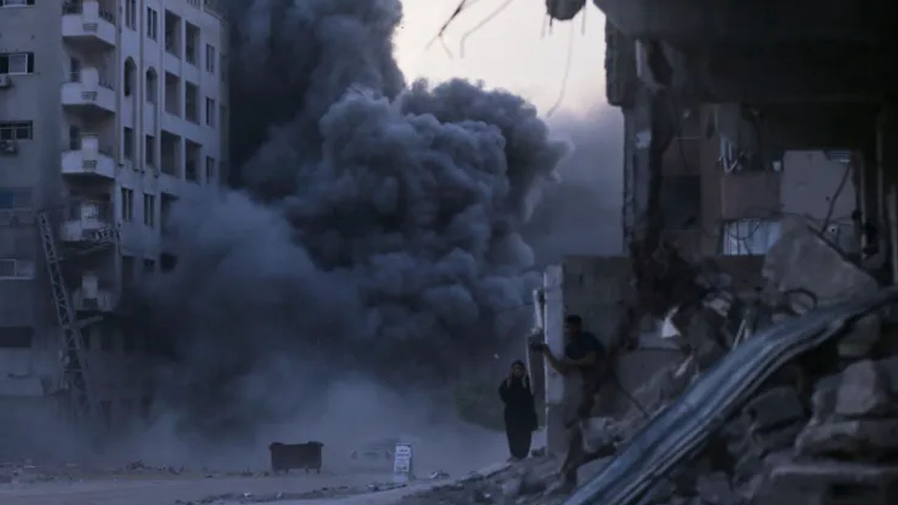 ইসরাইলি হামলায় গাজায় আরেকটি বহুতল ভবন ধ্বংস, নিহত ৬৫