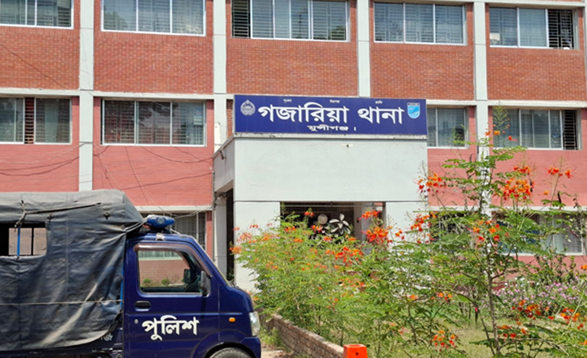 গজারিয়ায় প্রকাশ্য দিবালোকে মহাসড়কে ফিল্মি স্টাইলে ছিনতাই