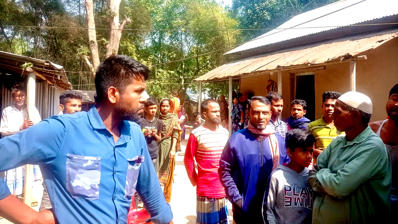 ঘরে ঝুলছিল গৃহবধূর নিথর দেহ