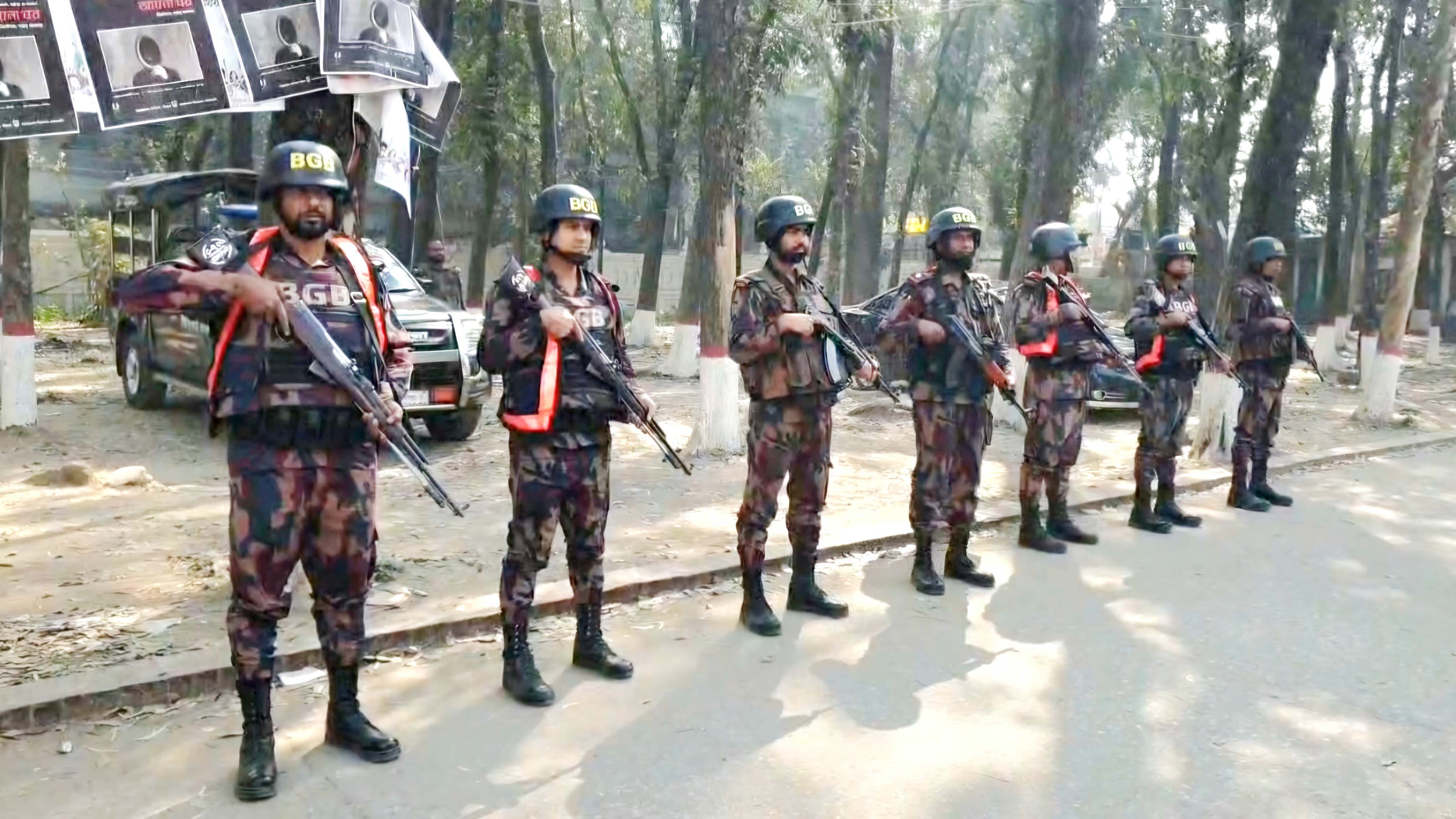 গাজীপুরে যৌথ বাহিনীর অভিযানে গ্রেপ্তার ৭৫