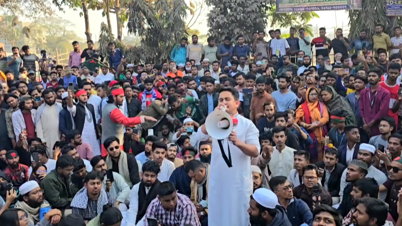 হাসনাত-সারজিসের নেতৃত্বে গাজীপুরে সড়ক অবরোধ