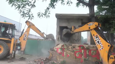 ভারতে বুলডোজার দিয়ে গুঁড়িয়ে দেওয়া হলো শতবর্ষী কবরস্থান