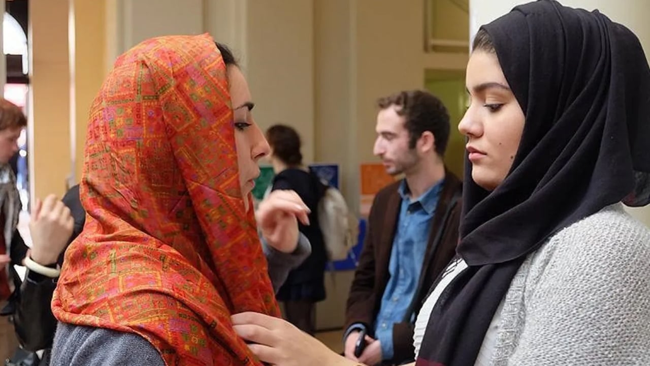 হিজাব পরে বিচারক হওয়া যাবে না জার্মানিতে