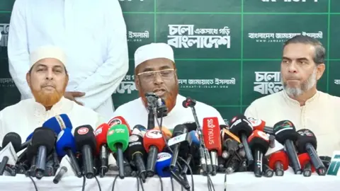 অতিথি তালিকায় নাম না থাকায় জুলাই স্মৃতিস্তম্ভ উদ্বোধনে যাননি বিরোধীদলীয় নেতা