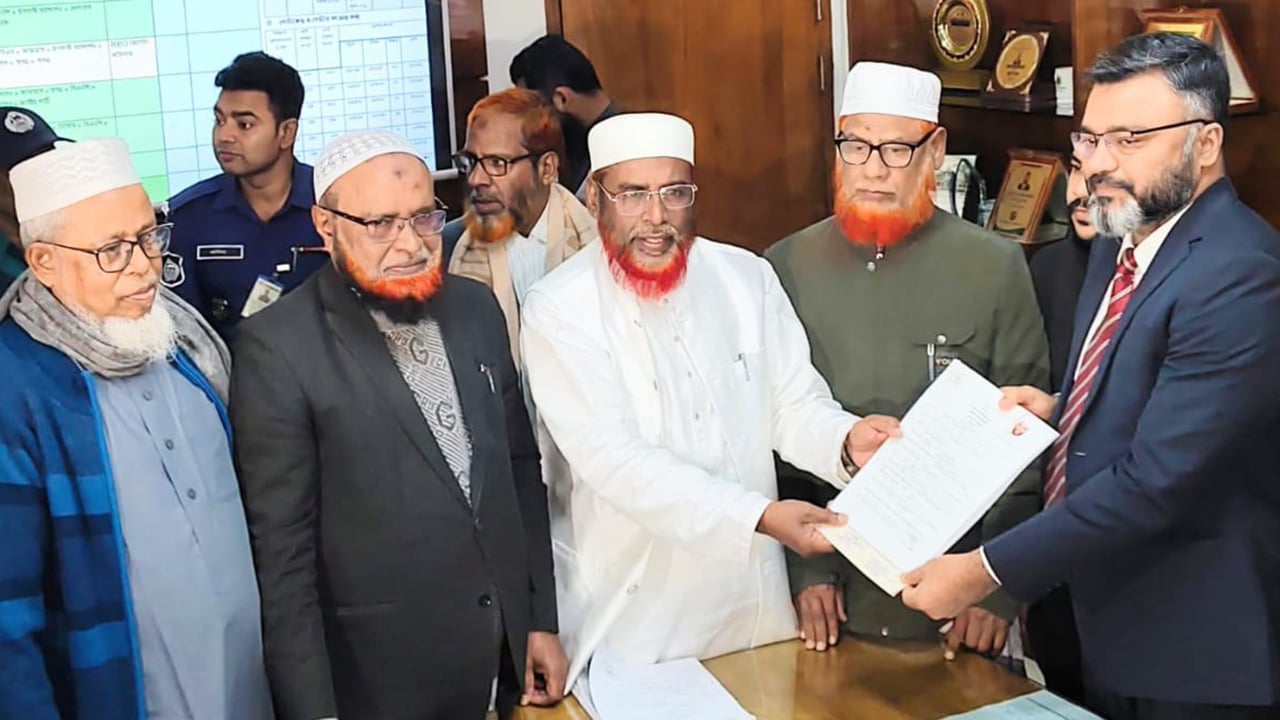 মনোনয়নপত্র জমা দিলেন গোলাম পরওয়ার