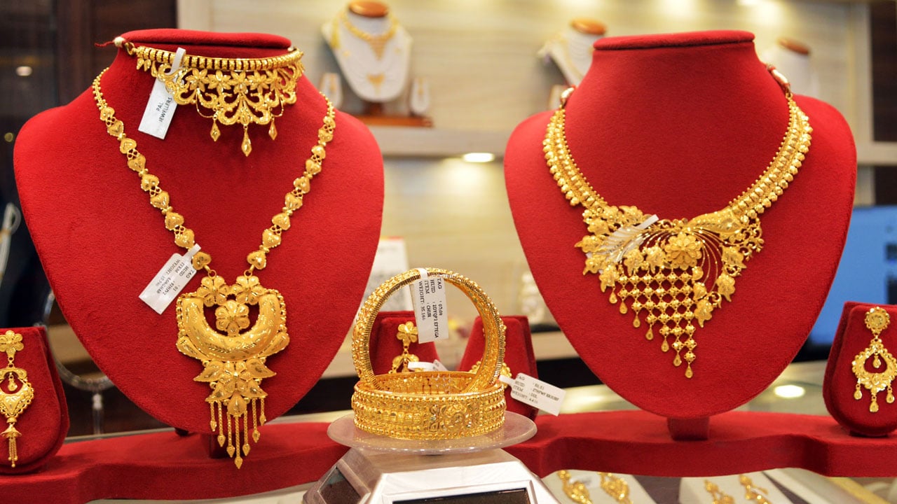 দেশের বাজারে আবারও স্বর্ণের দামে বড় লাফ