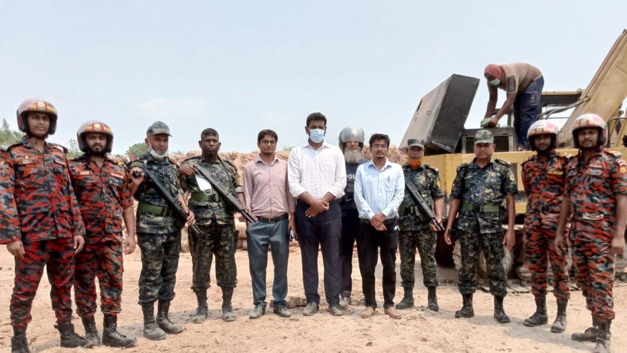 গোপালগঞ্জে তিন অবৈধ ইট ভাটাকে ৯ লাখ টাকা জরিমানা