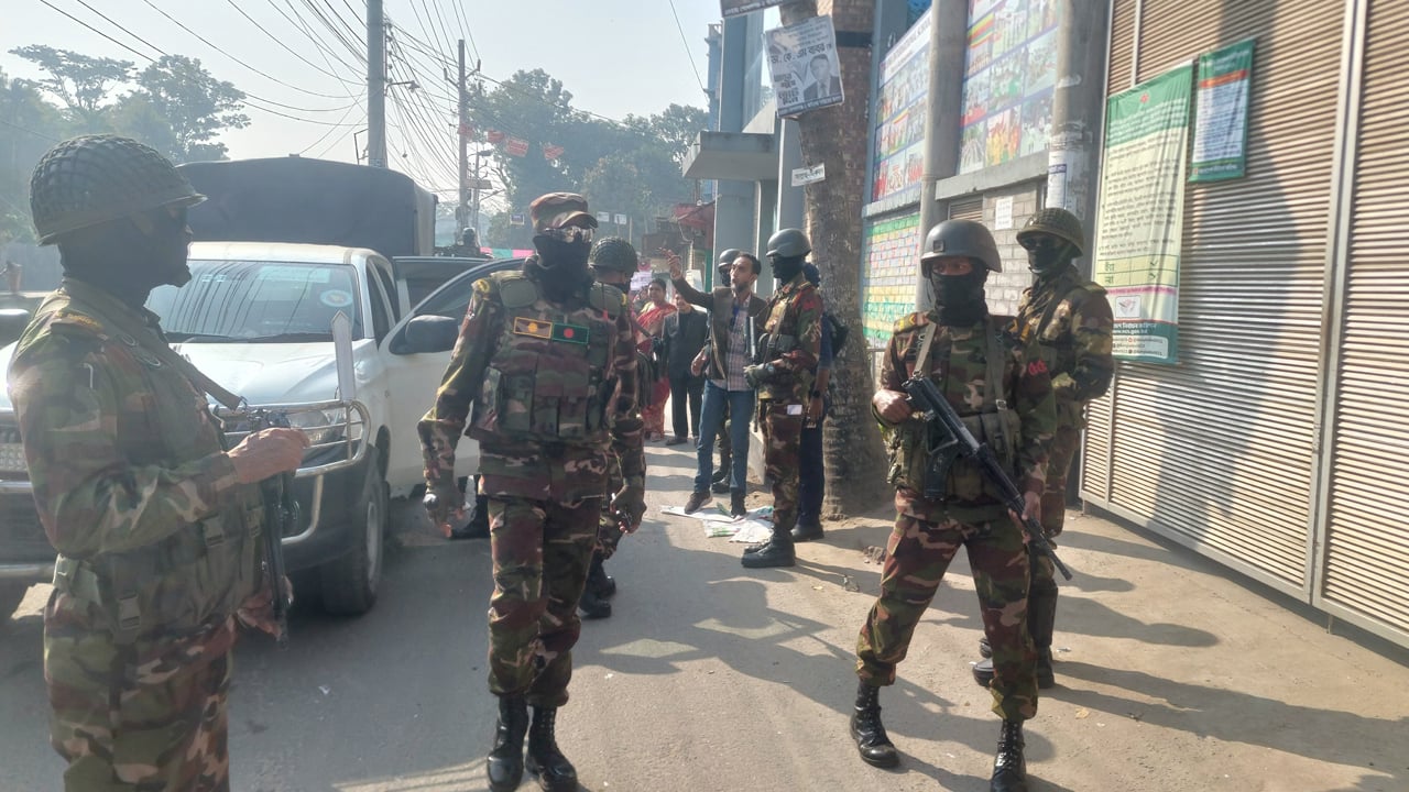 গোপালগঞ্জে ভোট কেন্দ্রে ককটেল বিস্ফোরণ