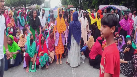 দুই মাস পূর্ণ বেতন নেই, মহাসড়কে শত শত শ্রমিক