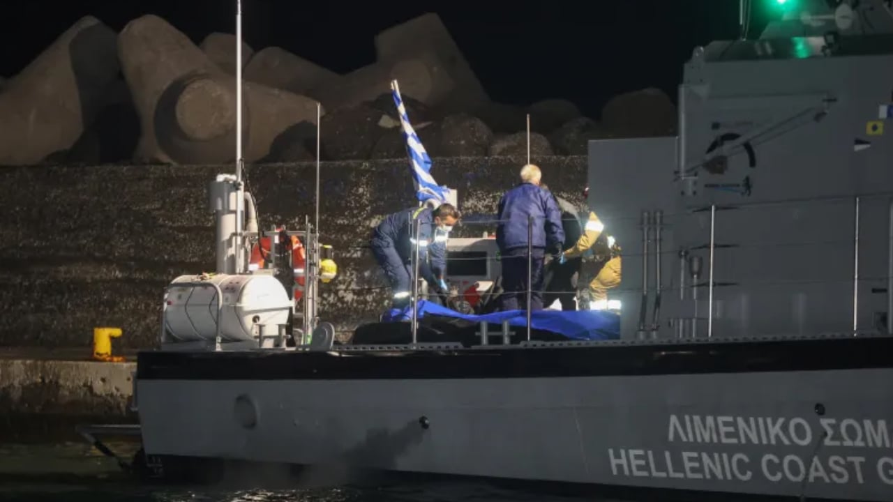 গ্রিসের উপকূলে নৌকা থেকে ১৭ জনের লাশ উদ্ধার