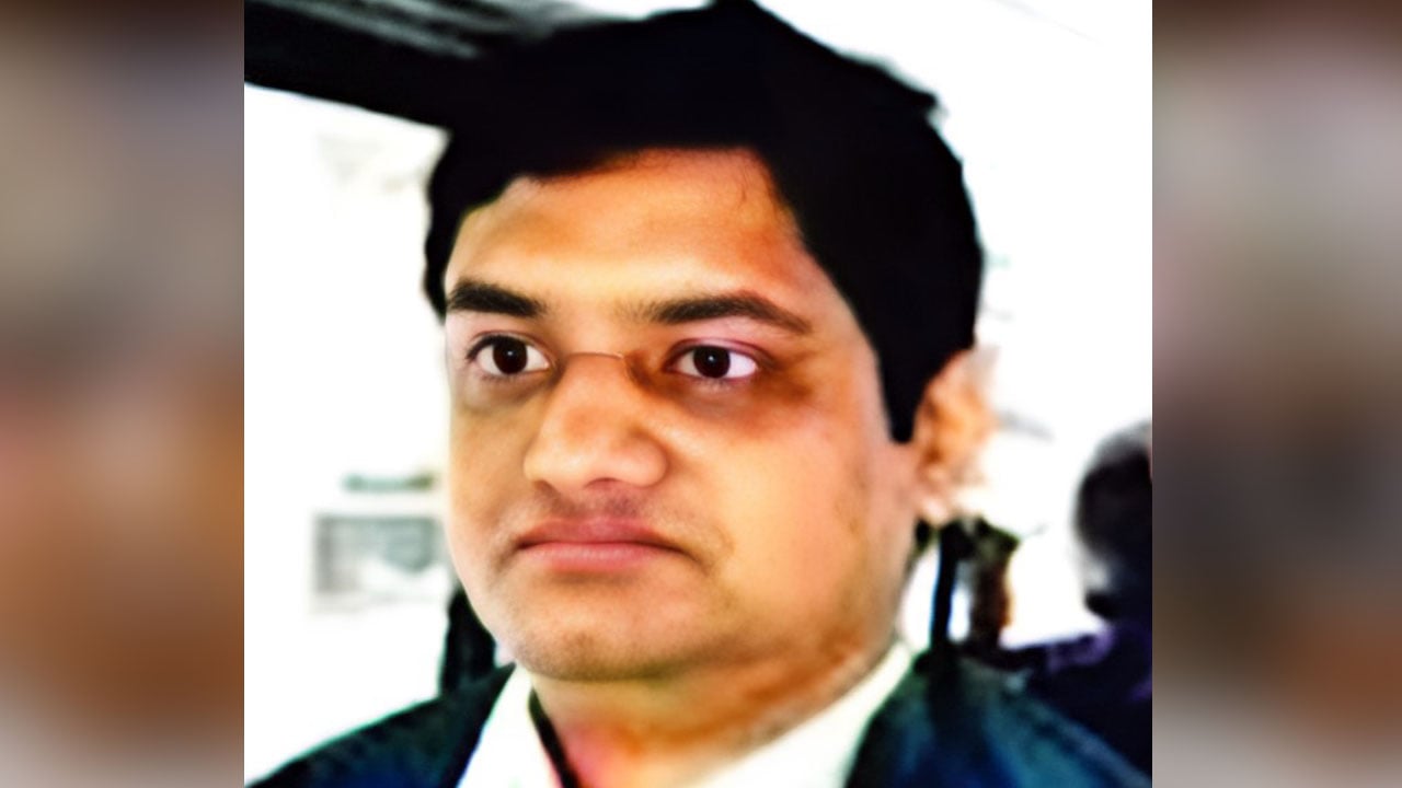 ড. ইউনূসের বিরুদ্ধে মামলার বাদী দুদক কর্মকর্তাকে প্রত্যাহার