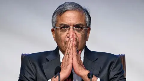 ভারতের সিইসি জ্ঞানেশ কুমারকে নিয়ে এত বিতর্ক কেন