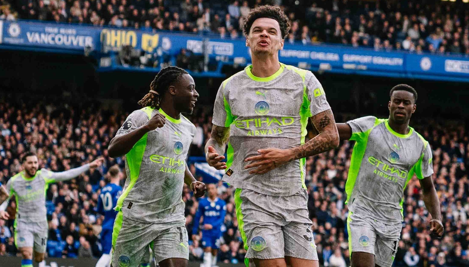 চেলসিকে উড়িয়ে শিরোপা লড়াইয়ে ফিরল সিটি